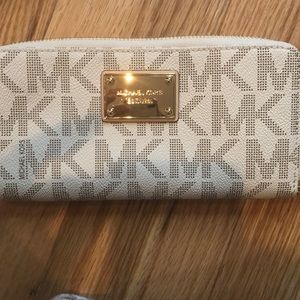 Michael kors wallet